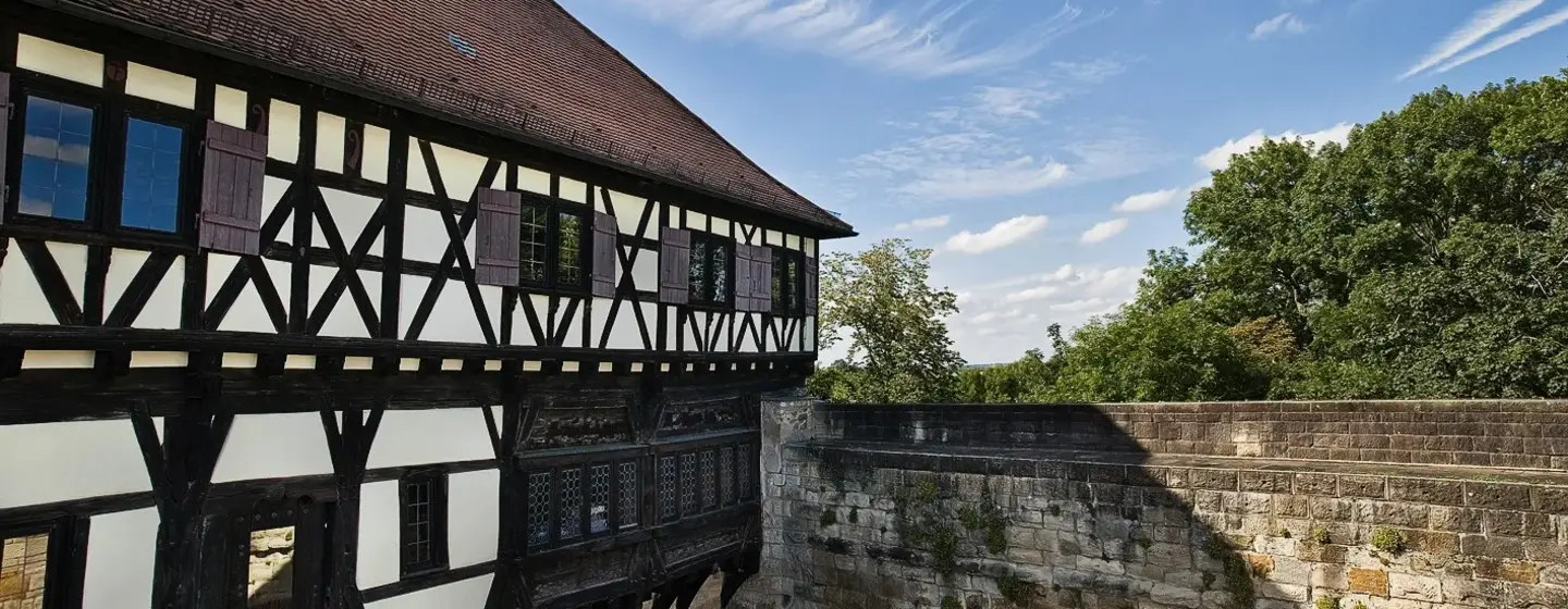Burg Wäscherschloss, Außenmauer und Fachwerk