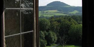 Burg Wäscherschloss, Aussicht auf den Hohenstaufen