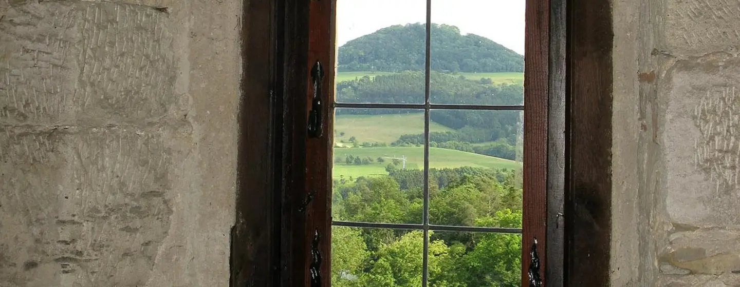 Burg Wäscherschloss, Ausblick auf den Hohenstaufen