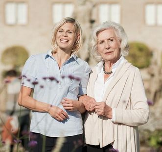 Zwei Damen bei Besichtigung